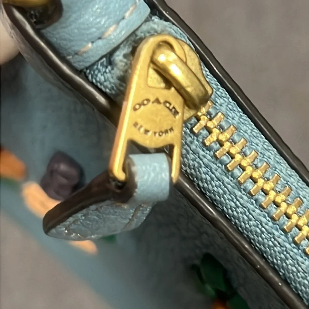 Rare COACH Floral Embroidery Wristlet/ Azure (Blue) - Picture 8 of 8